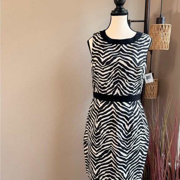 NWT Trina Turk Black and Ivory Zebra Sheath Dress Size 6 - Picture 1 of 6
